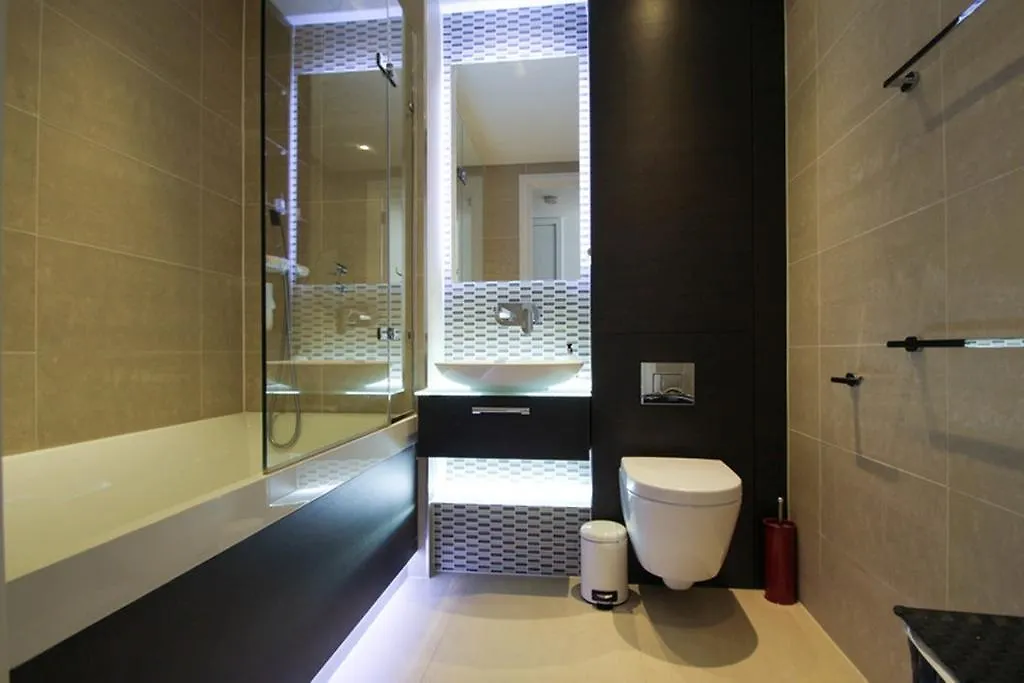 Aldgate East Studio Hotel London