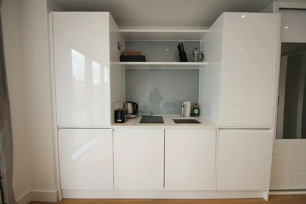 Aldgate East Studio Hotel London