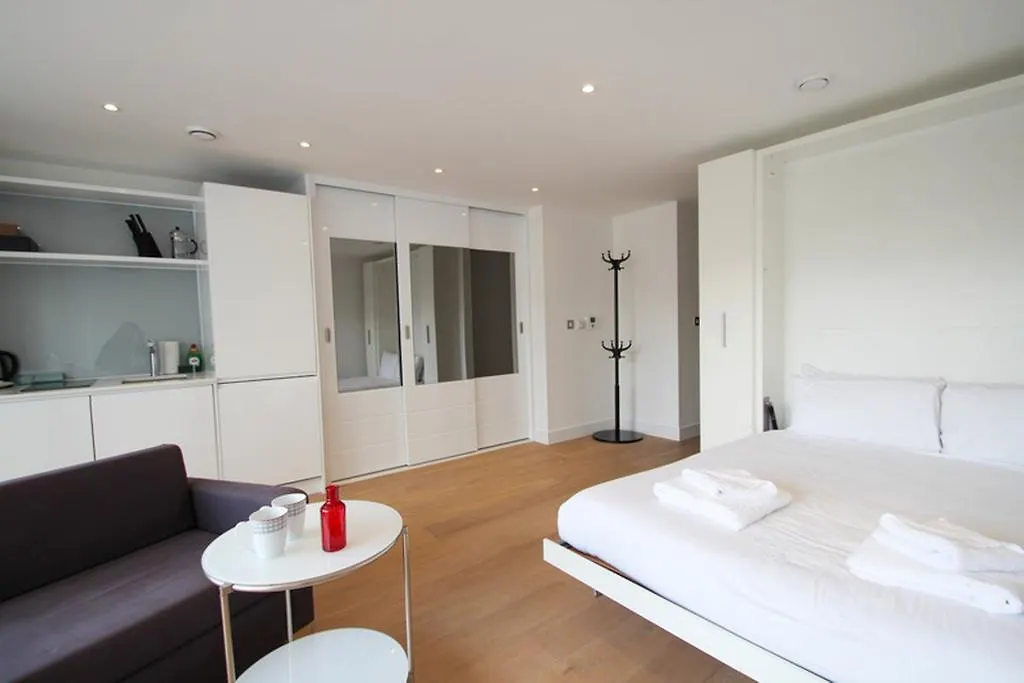 Aldgate East Studio Hotel London Apartment